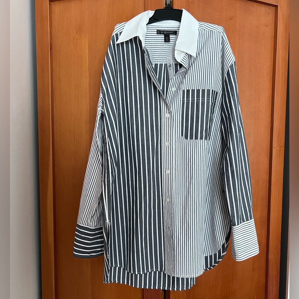 BRAND NEW - Banana Republic navy blue and white pinstripe nautical style blouse